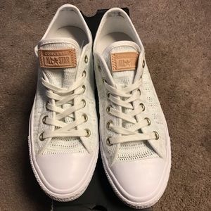 Converse women’s Chuck Taylor All Star ox